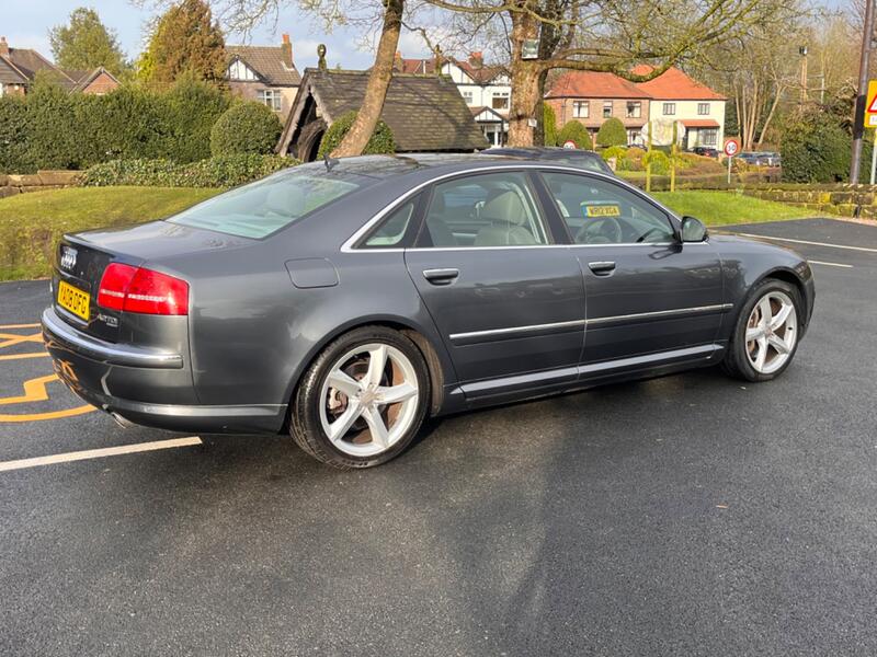 AUDI A8