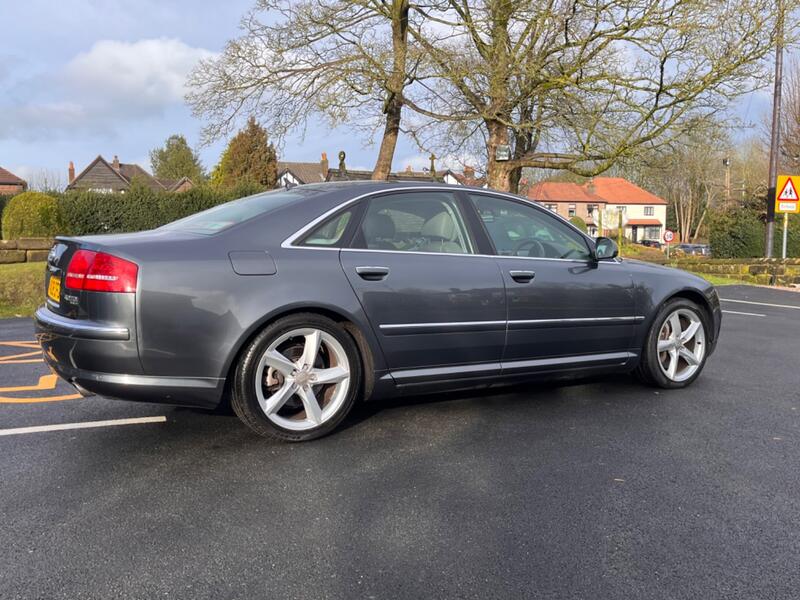 AUDI A8