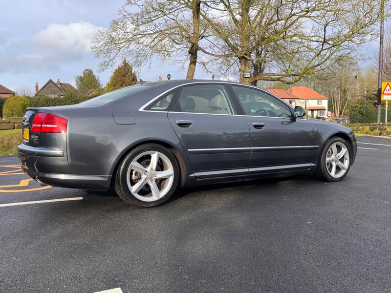 AUDI A8