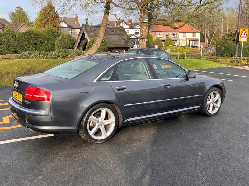 AUDI A8