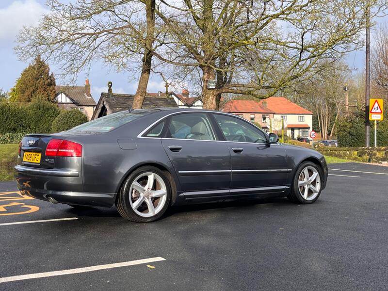 AUDI A8