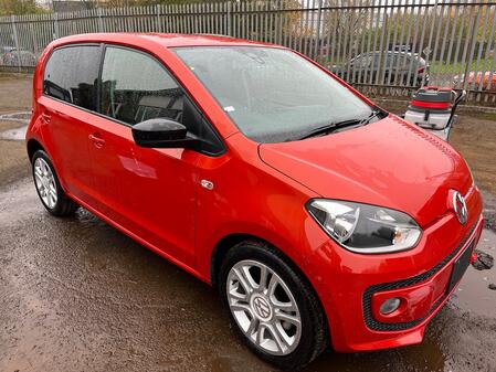 VOLKSWAGEN UP 1.0 High up!