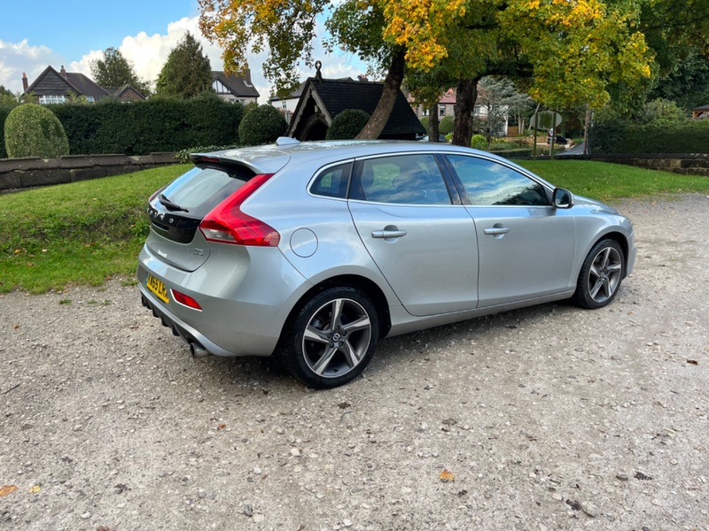 VOLVO V40