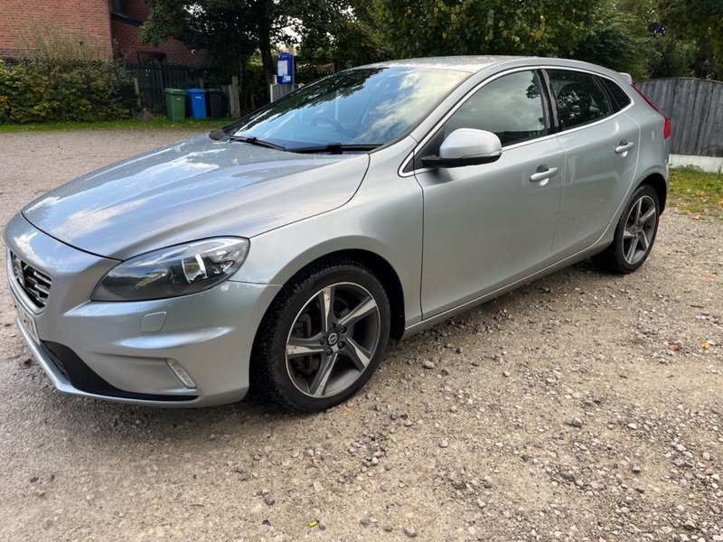 VOLVO V40