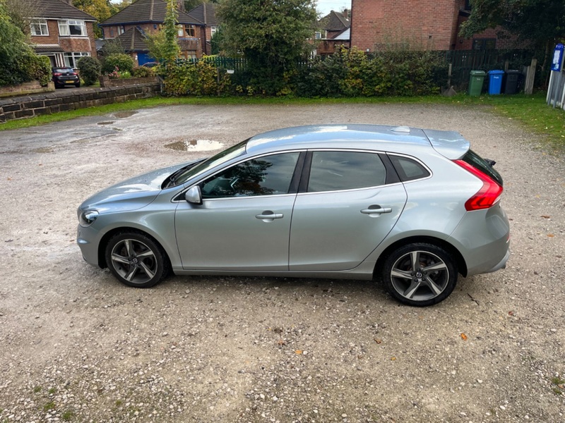 VOLVO V40