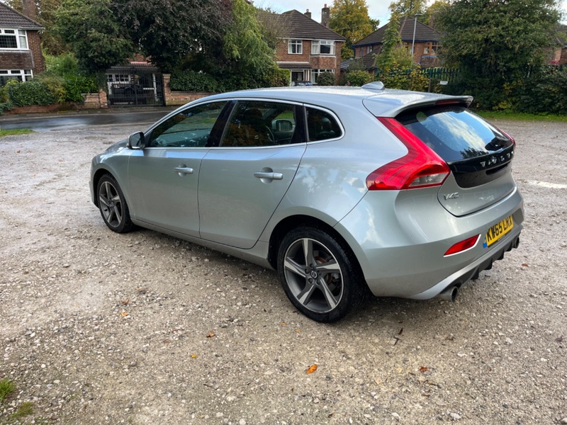 VOLVO V40