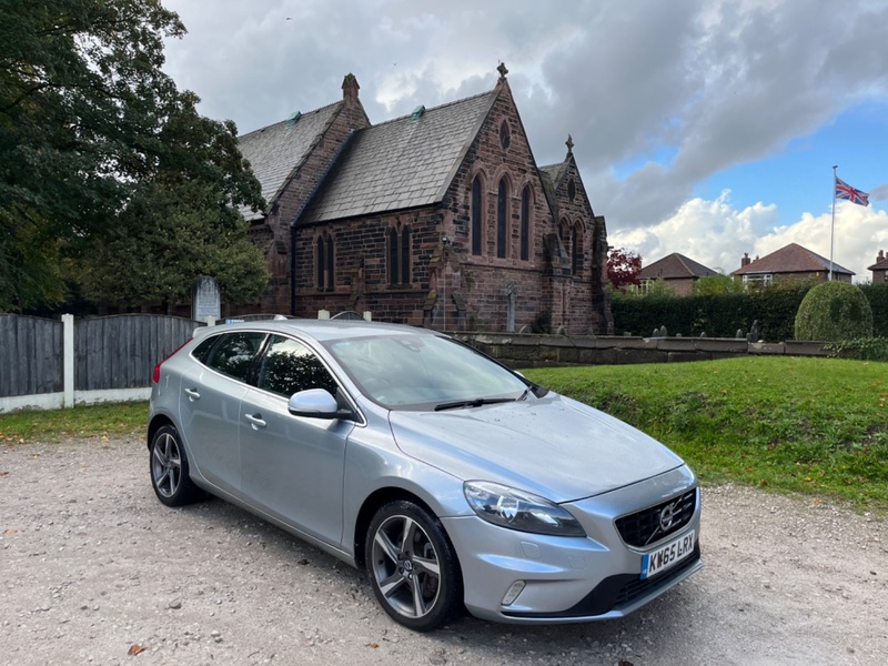 VOLVO V40