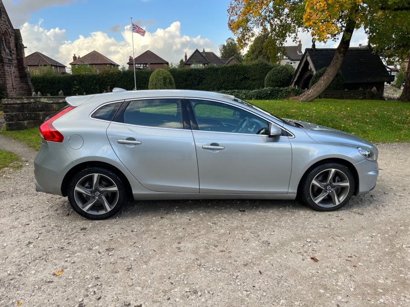 VOLVO V40