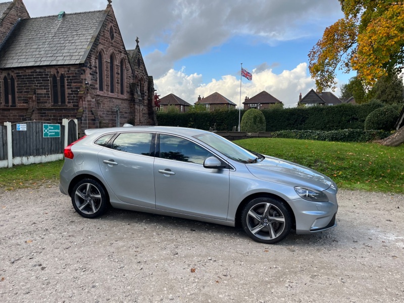 VOLVO V40